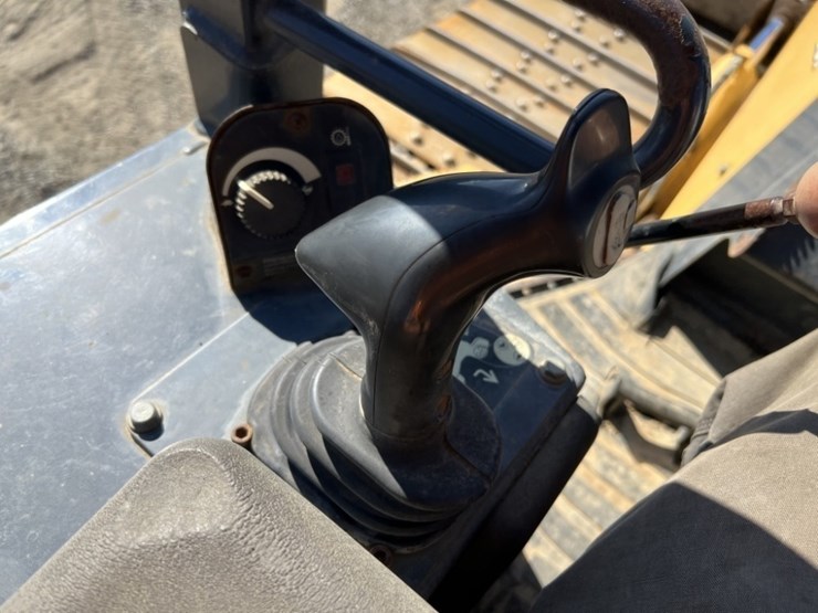 deere-750j-lgp-image-31