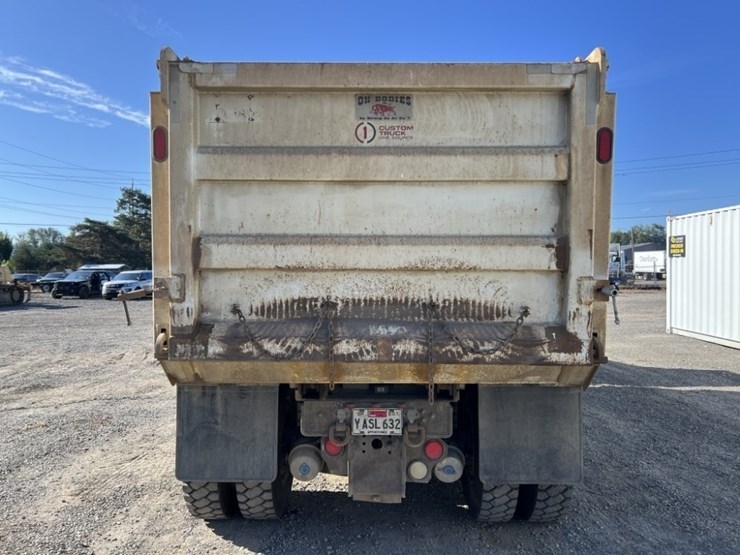 2020-peterbilt-567-image-6