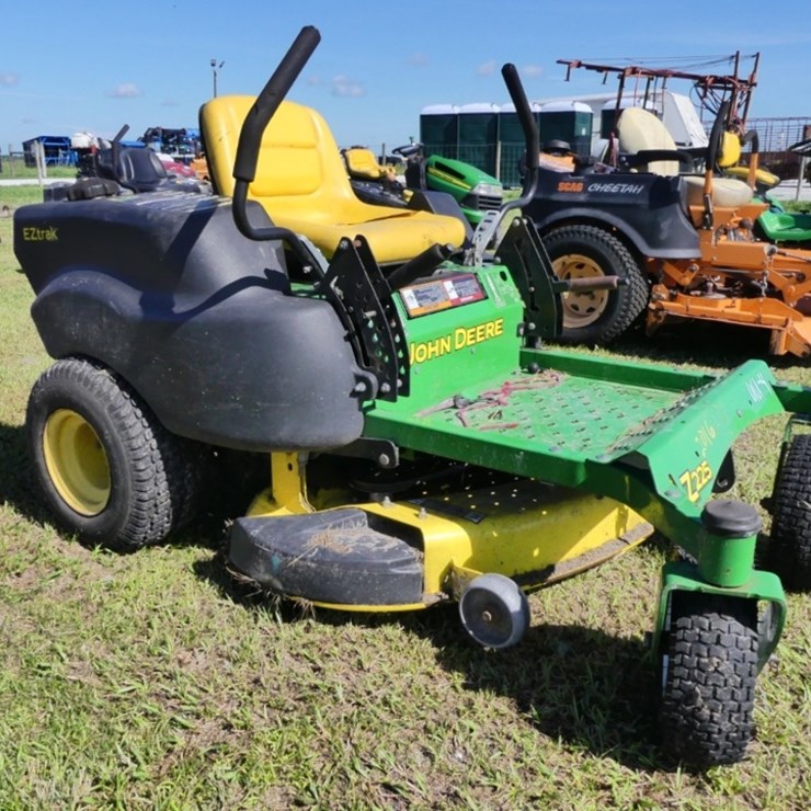 JOHN DEERE Z225