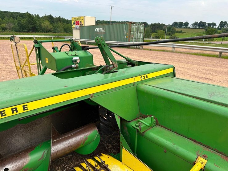john-deere-336-image-16