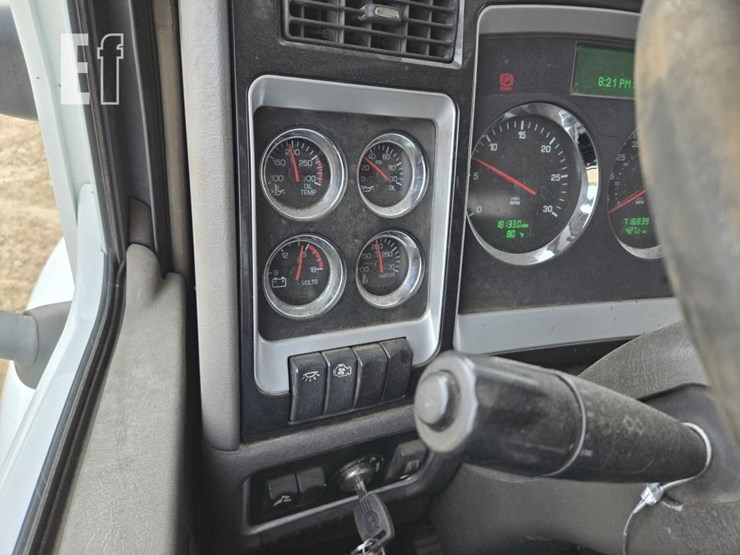 2013-kenworth-t660-image-30