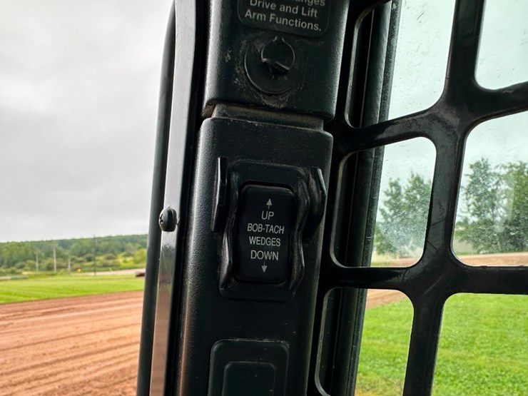 2017-bobcat-t450-image-41