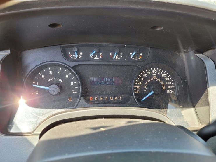 2011-ford-f150-xl-image-17
