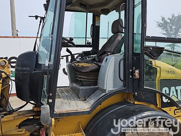 2012-caterpillar-908h-image-24