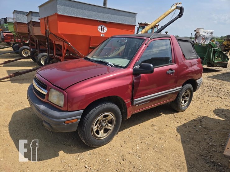 2000-chevrolet-tracker-image-1