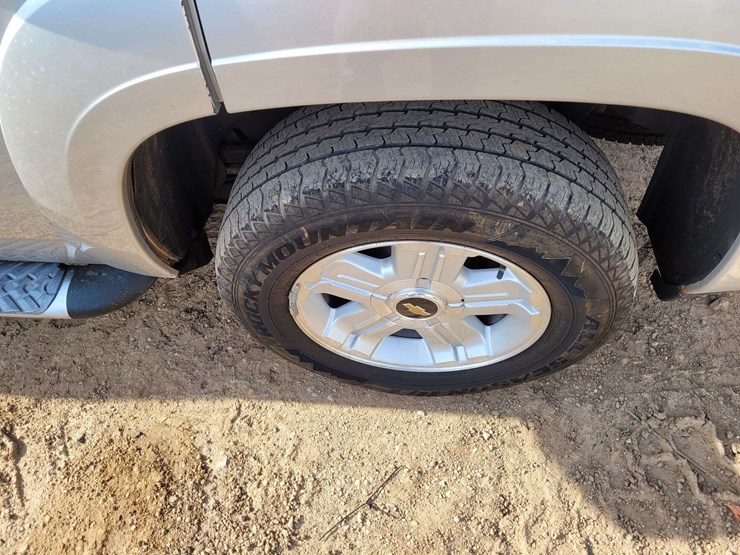 2012-chevrolet-tahoe-lt-image-18