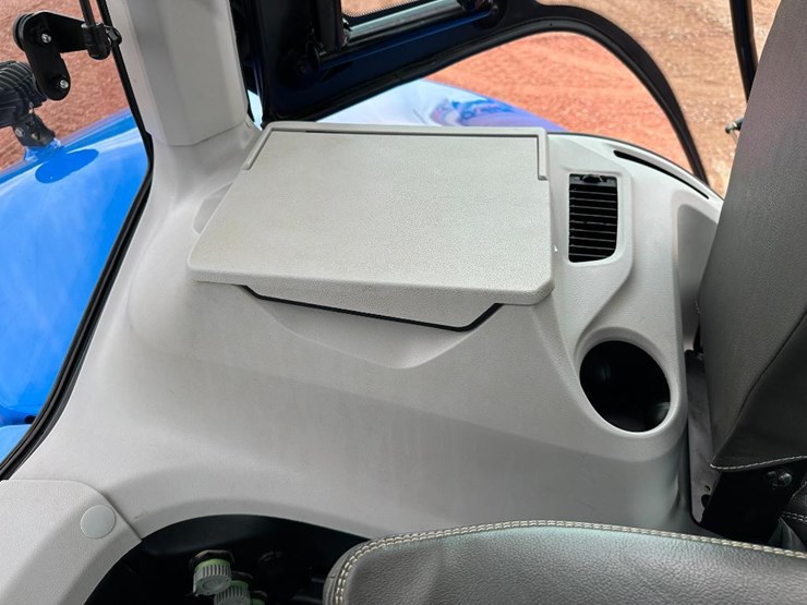 2020-new-holland-t8.320-image-76
