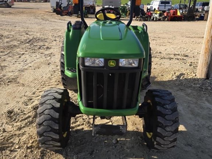 john-deere-3032e-image-2