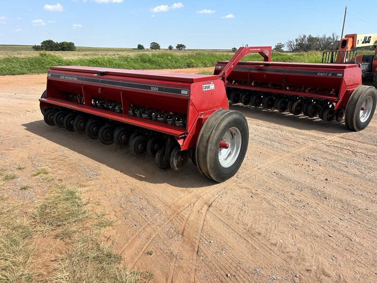 case-ih-5300-image-3