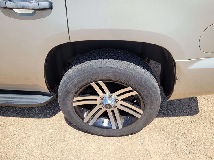 2010-chevrolet-tahoe-ls-image-17