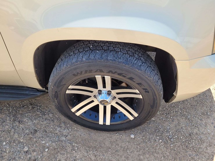 2010-chevrolet-tahoe-ls-image-15