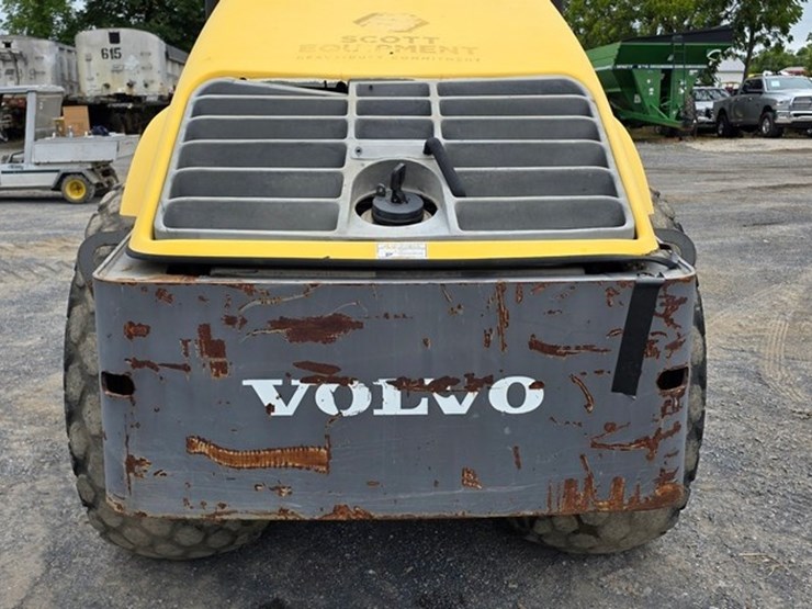 2011-volvo-sd100d-image-18