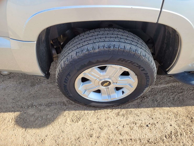 2012-chevrolet-tahoe-lt-image-17
