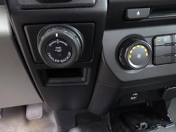 2017-ford-f150-image-21
