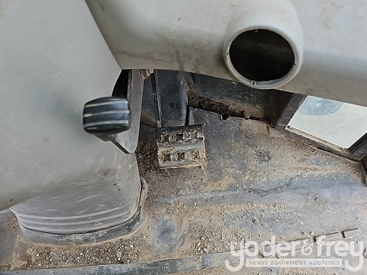 2012-caterpillar-908h-image-31