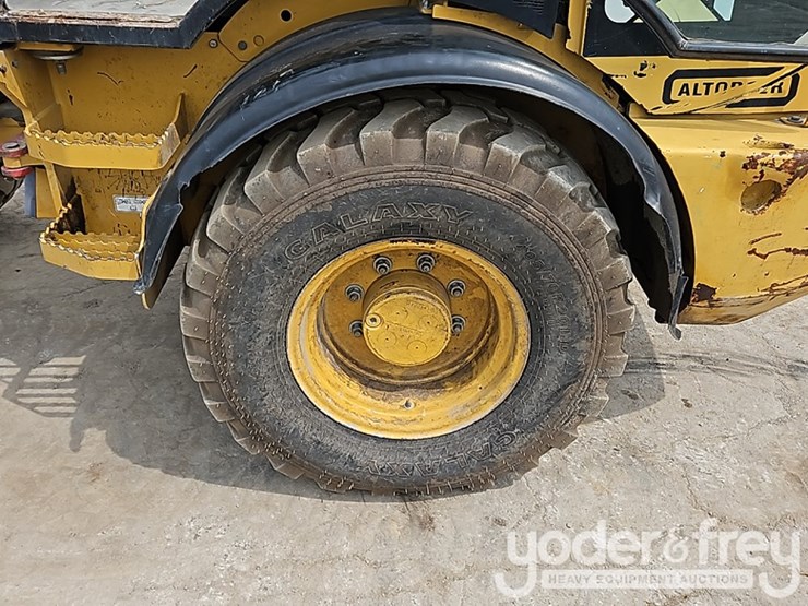 2012-caterpillar-908h-image-10