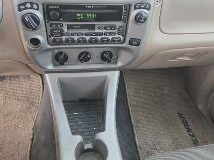 2001-ford-explorer-sport-trac-image-21