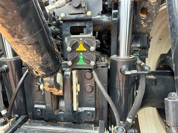 2020-new-holland-t8.320-image-52