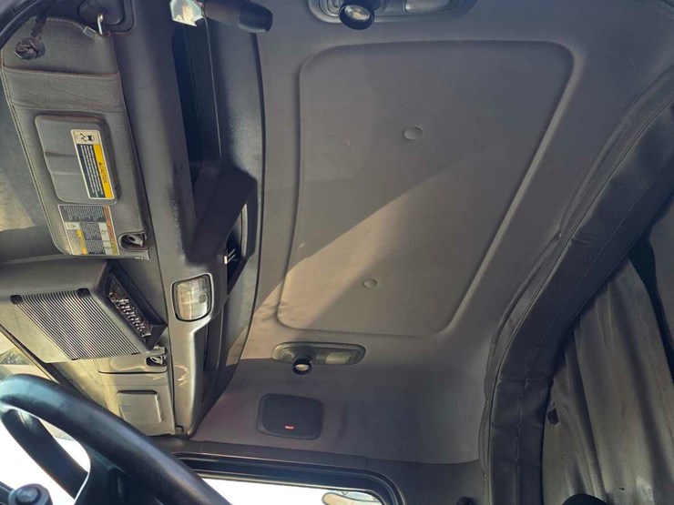 2015-peterbilt-389-image-4