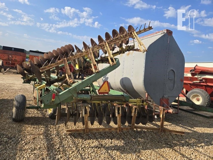 john-deere-220-image-8