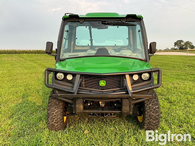 2021-john-deere-gator-image-2