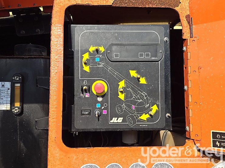 2017-jlg-800s-image-52