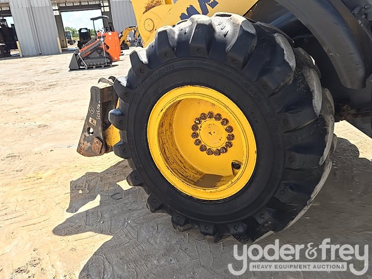 2017-komatsu-wa320-8-image-3