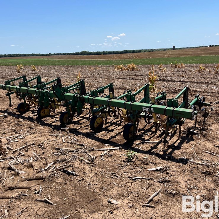 John Deere Cultivator