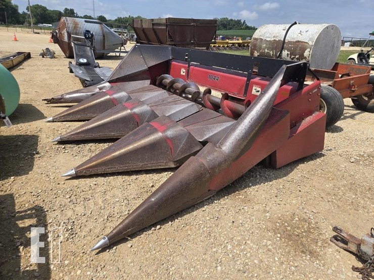 case-ih-1044-image-1