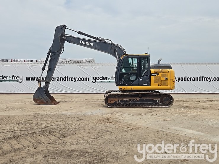 2022-deere-130g-image-2
