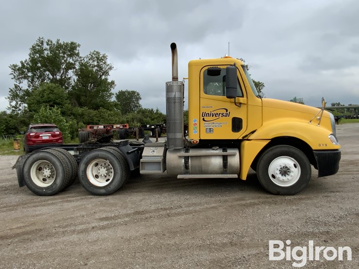 2010-freightliner-columbia-120-image-4