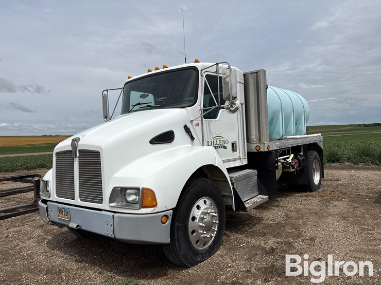 2000-kenworth-t300-image-1
