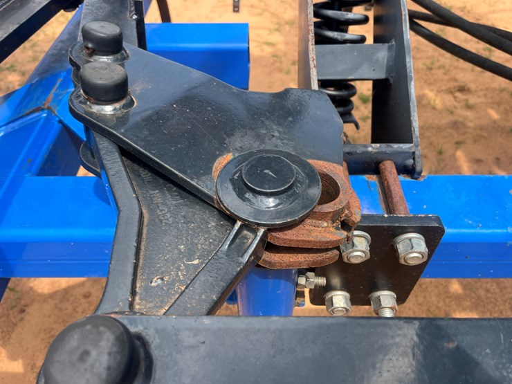 2014-new-holland-st830-image-24