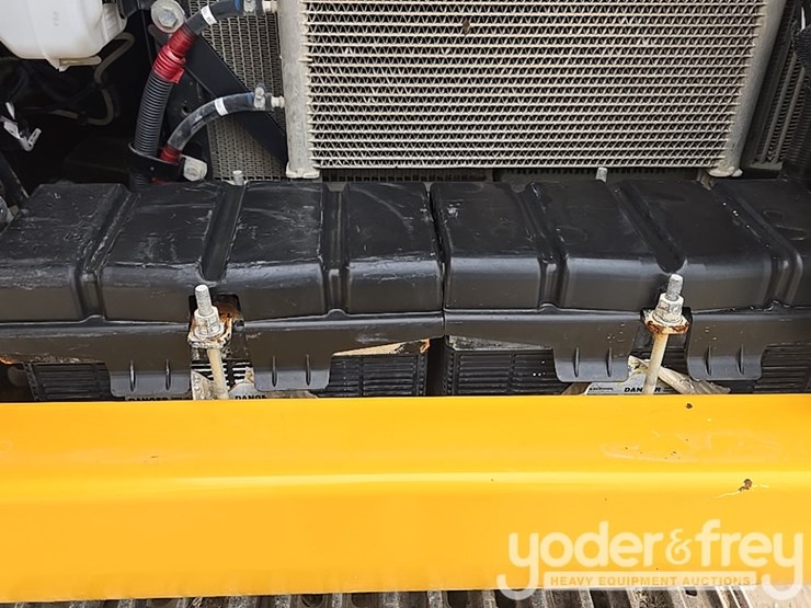 2022-deere-130g-image-50