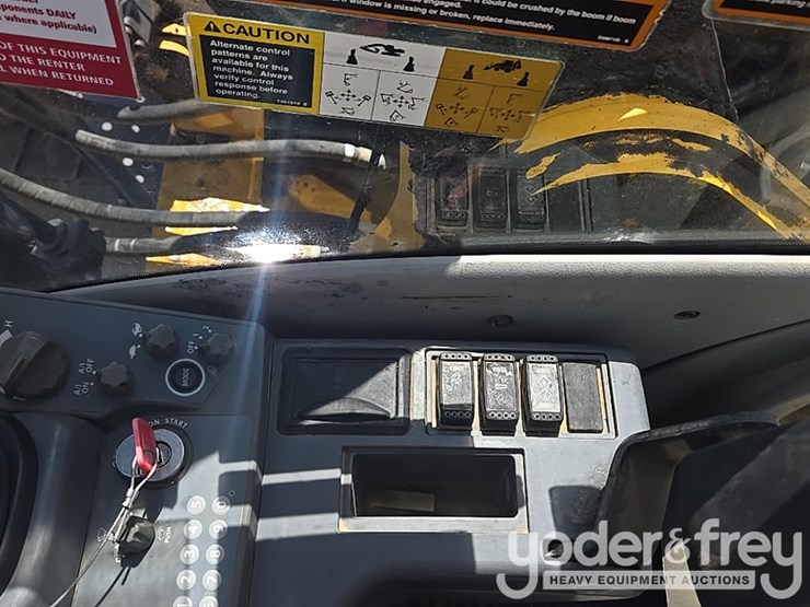 2017-deere-210g-lc-image-74