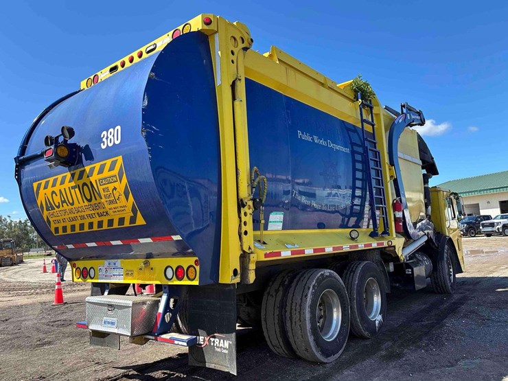 2015-mack-leu613-image-3