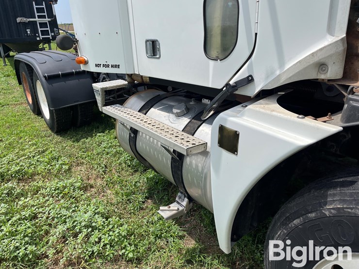 2003-freightliner-t/a-truck-tractor-image-12