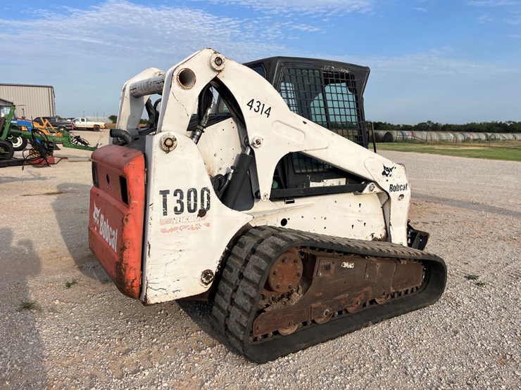 2002-bobcat-t300-image-8