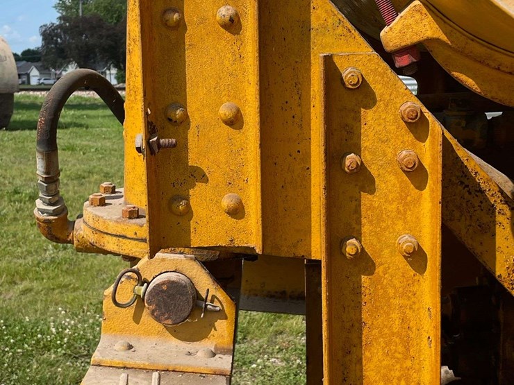 caterpillar-sixty-image-94