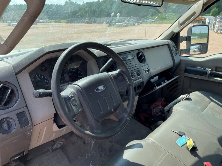 2010-ford-f250-xl-image-10