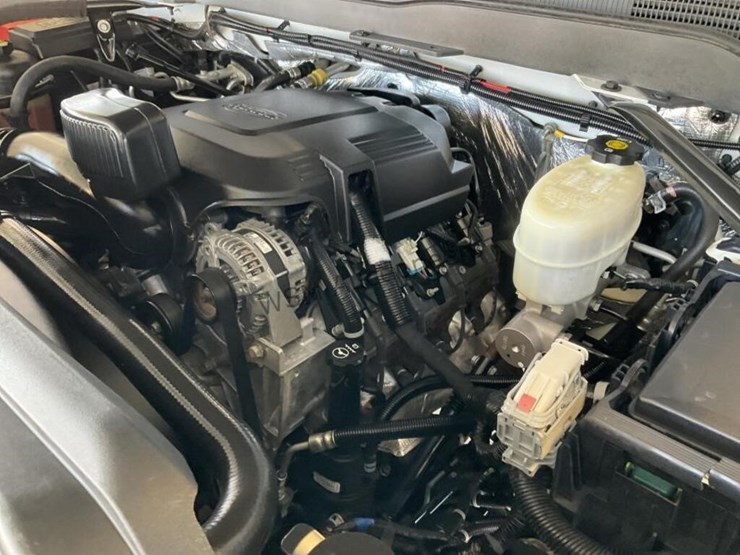 2015-chevrolet-3500-image-11
