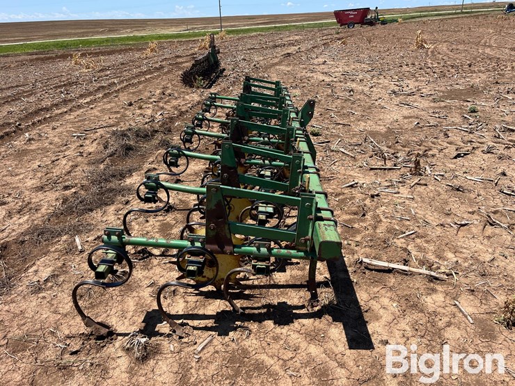 john-deere-cultivator-image-4