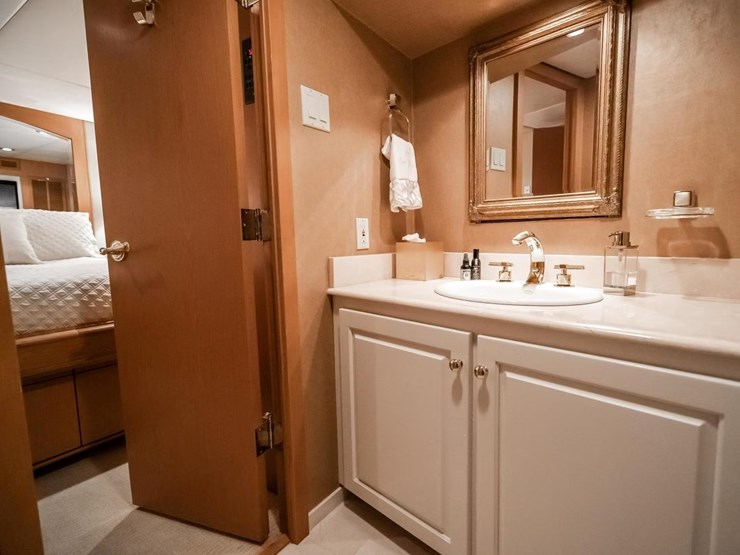 #18-•-2003-breaux-brothers-85'-yacht-|-"come-monday"-image-61