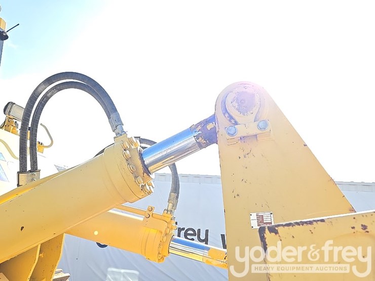 2014-komatsu-d155ax-7-image-31