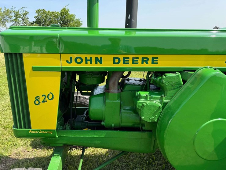 john-deere-820-image-12