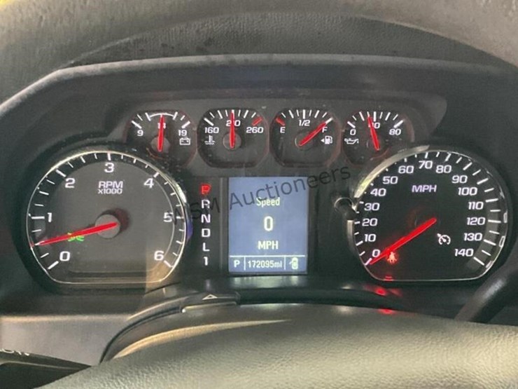 2015-chevrolet-3500-image-17