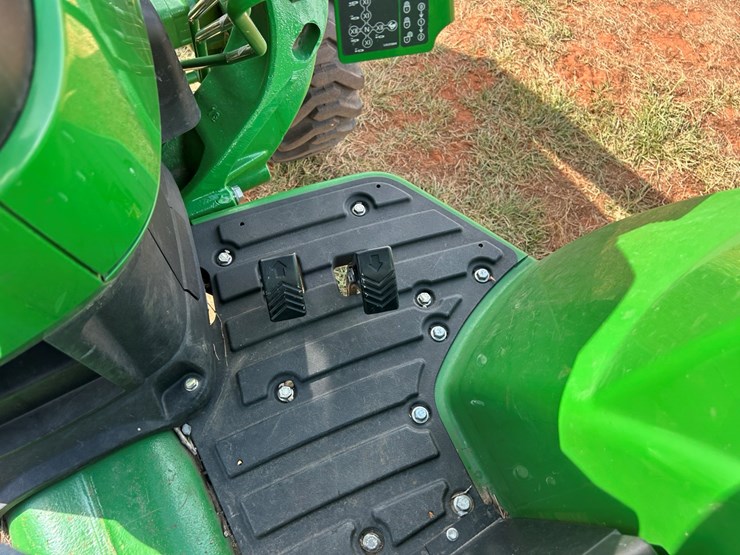 2020-john-deere-4044m-image-28