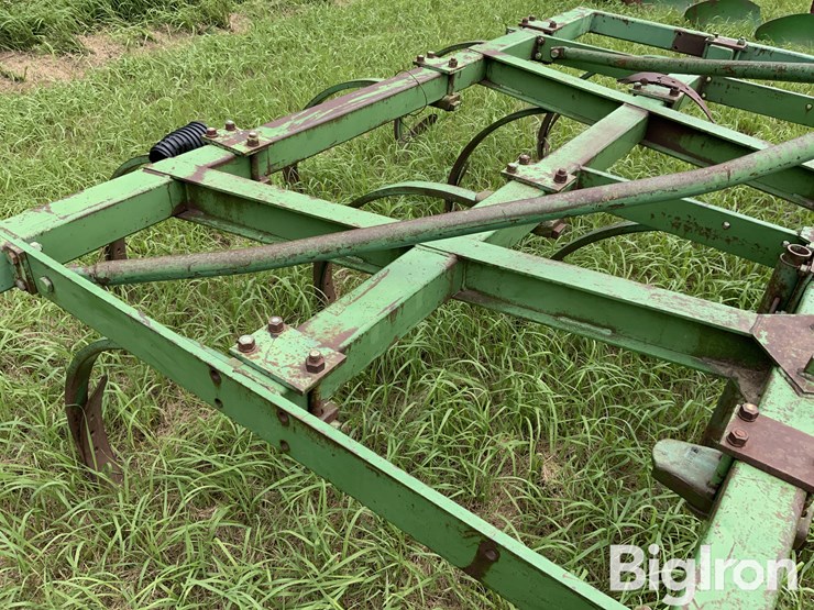 john-deere-100-image-12