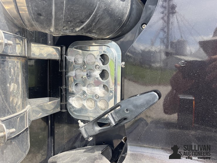 2011-kenworth-t800-image-18