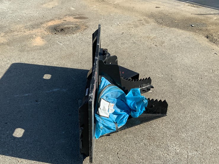 skid-steer-post-puller-attachment-image-4